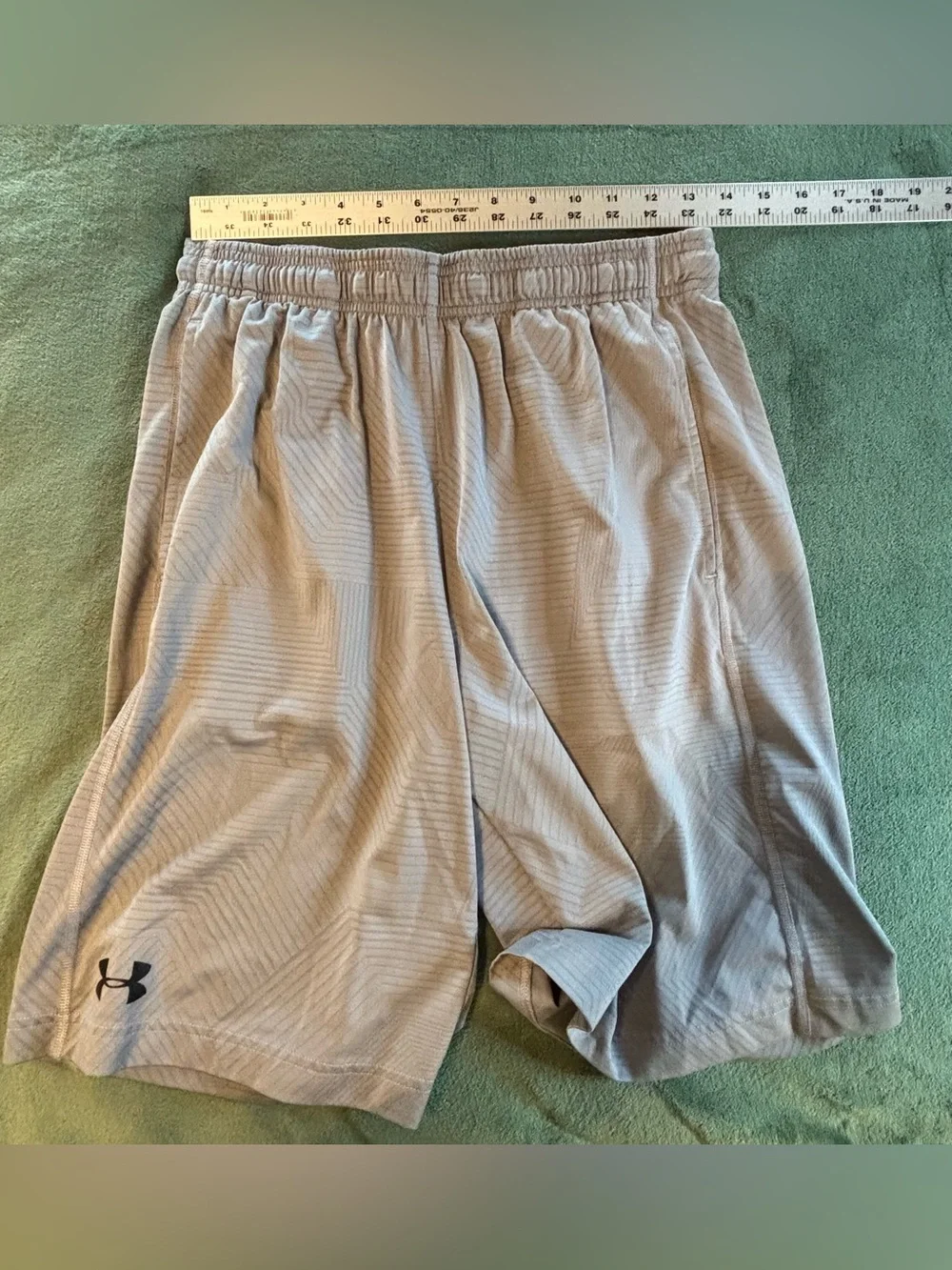 Under Armour Men’s Loose Heatgear Athletic Shorts w/Geo Print, Size: M. (6510)